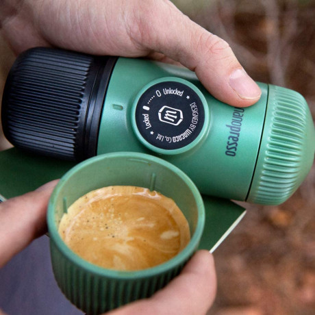 Эспрессо-кофеварка портативная Wacaco Nanopresso с чехлом Зеленая