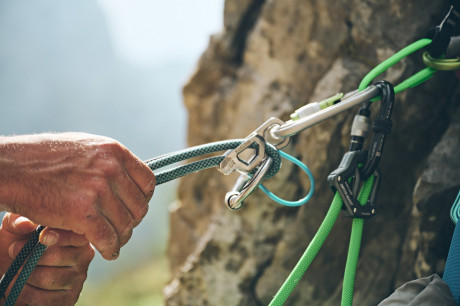 Устройство для страховки и спуска Edelrid Nano Jul